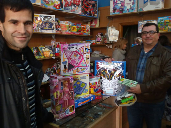 Imagen El Grupo Municipal Participa colabora con 500 Euros en la campaña de recogida de juguetes de la Hermandad de la Caridad