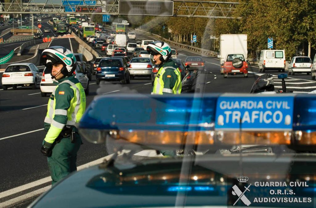 Imagen La DGT pone en marcha el dispositivo especial de vigilancia y regulación para la Operación Especial de Tráfico “Día de Andalucía 2017”