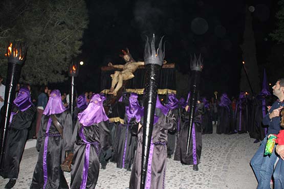 Imagen La Cofradía de Los Dolores realiza su estación de penitencia en la noche del Lunes Santo