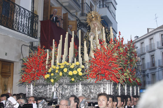 Imagen La Virgen de la Soledad recorre las calles de Priego en el ecuador de las Fiestas de Mayo