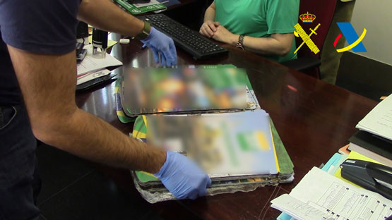 Imagen La Guardia Civil y la Agencia Tributaria aprehenden cuatro kilos de cocaína ocultos en un envío postal y detienen a tres personas en Priego de Córdoba 