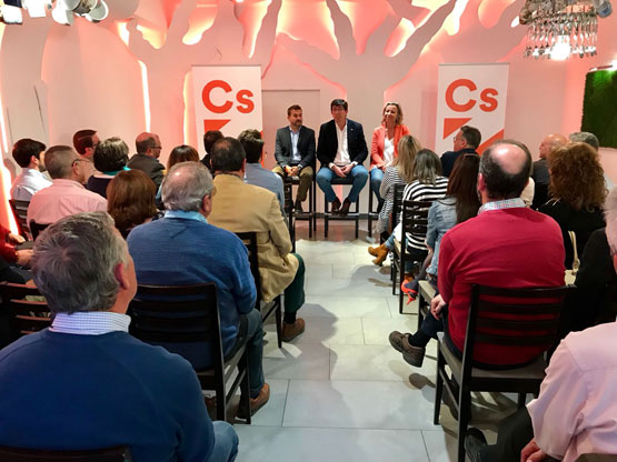 Imagen Juan Marín mantiene un encuentro en Priego con afiliados y simpatizantes de Ciudadanos