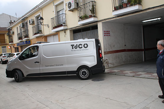 Hallan los cadáveres acuchillados de dos jóvenes en el interior de un coche en Priego de Córdoba