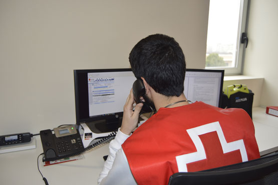 Imagen Cruz Roja realiza seguimiento telefónico a las personas mayores por el frío