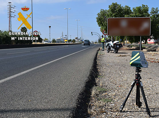 Imagen La Guardia Civil intercepta a 78 vehículos que circulaban con exceso de velocidad en poco más de tres horas en la autovía A-45