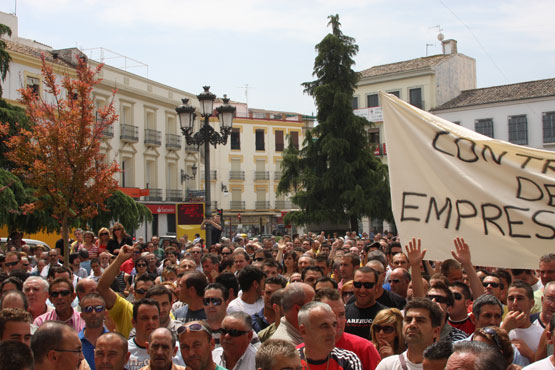 Imagen Empresarios, trabajadores y desempleados de la construcción se concentran contra las adjudicaciones de las obras anticrisis