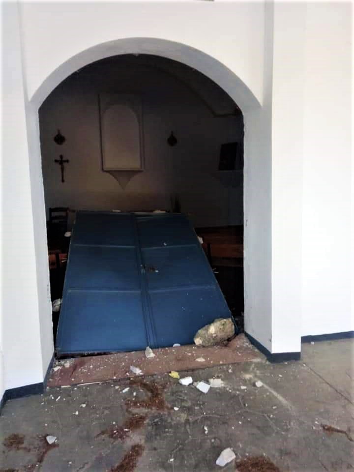 Imagen Derriban la puerta de entrada a la Ermita de San Miguel en la aldea prieguense de El Castellar