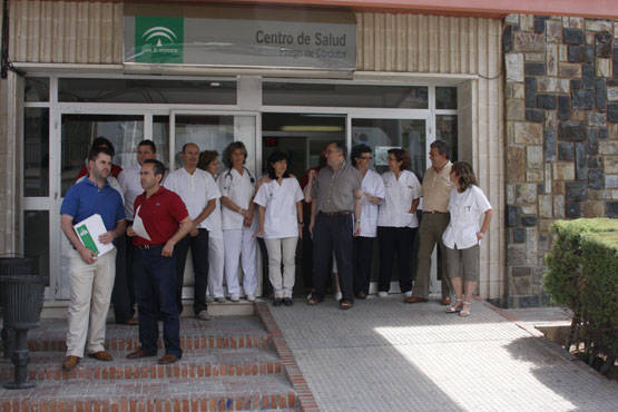 Imagen Profesionales Sanitarios protestan por la falta de material en el Centro de Salud 