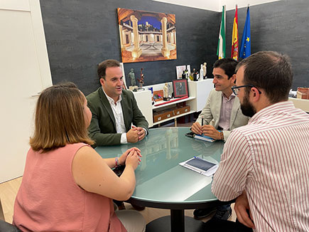 Imagen Priego de Córdoba y Alcalá la Real se vinculan en torno al fomento del turismo monumental de ambos municipios