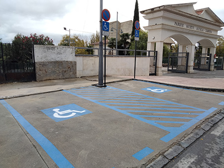 Imagen Finalizan las obras de los aparcamientos reservados para personas con movilidad reducida.