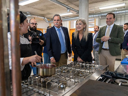 Imagen La Junta de Andalucía da luz verde a la FP Dual de Confección y Moda en Priego