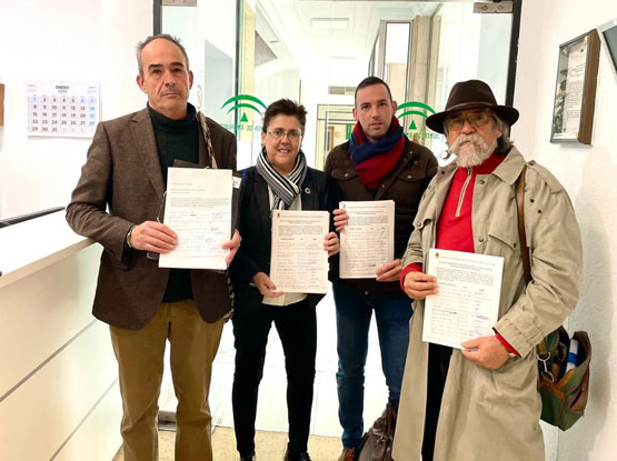 Imagen El Ayuntamiento de Fuente-Tojar entrega un millar de firmas solicitando a Salud que garantice la asistencia médica diaria 