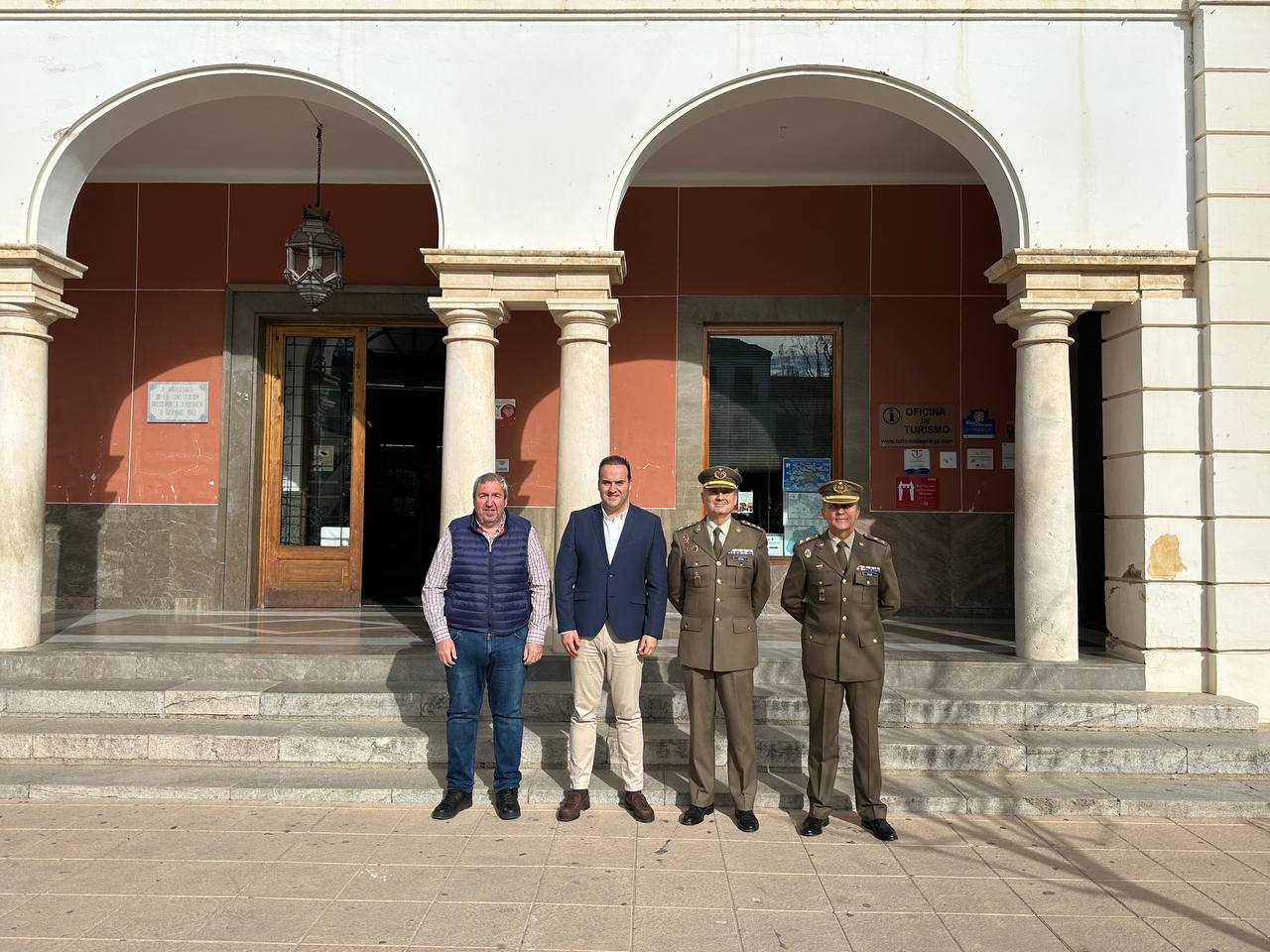 Imagen Reunión de trabajo entre la Subdelegación de Defensa y el ayuntamiento de Priego