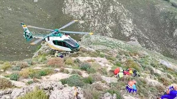 Imagen Rescatan a una mujer que practicaba espeología tras quedar atrapada en una cueva en el término de las Lagunillas