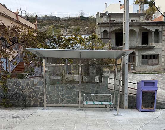 Imagen VOX consigue en Priego que se instale la marquesina del barrio de 