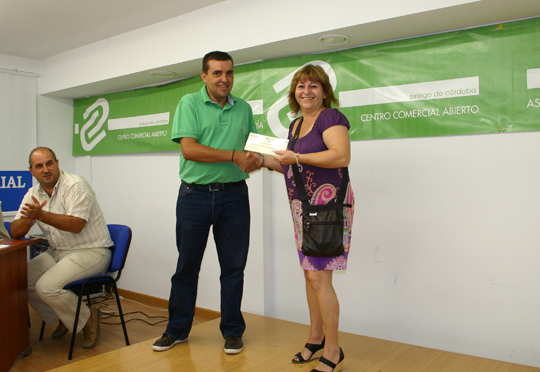 Imagen La Asociación de Comercio y Hostelería de Priego entrega los premios de su campaña de verano