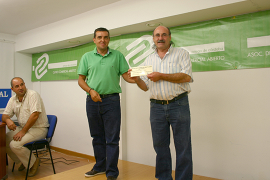 Imagen La Asociación de Comercio y Hostelería de Priego entrega los premios de su campaña de verano