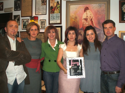 Imagen La firma prieguense “Tocados Maluc” sorprende en su participación en Pasarela Jaén 2009