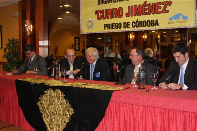 Imagen Manuel Benítez “El Cordobés” recibe el premio Neptuno que otorga la peña Curro Jiménez