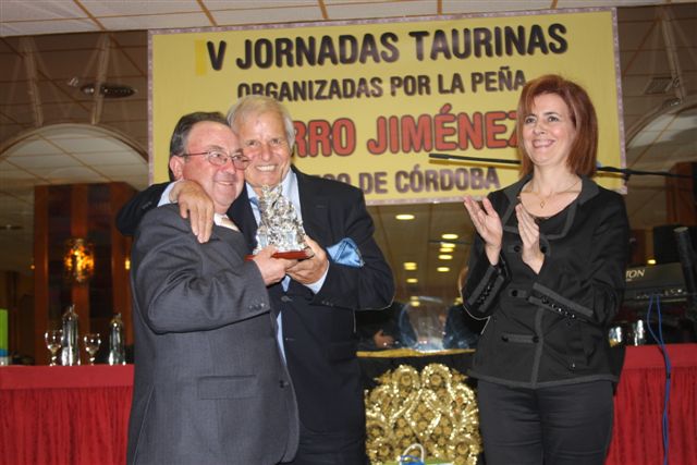 Imagen Manuel Benítez “El Cordobés” recibe el premio Neptuno que otorga la peña Curro Jiménez